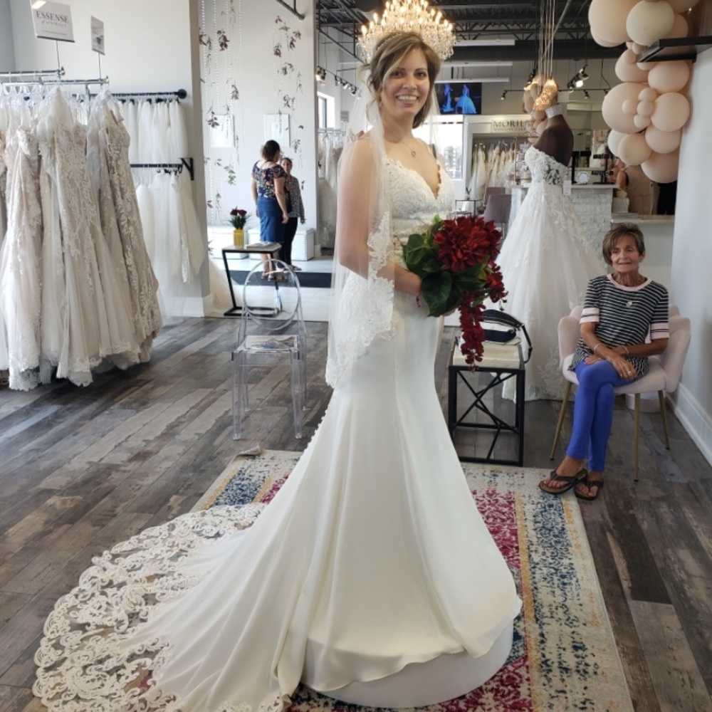 Brand New Stella York 6586 Sheath wedding dress with cutout size 12 unaltered